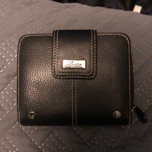 Buxton Handbags - Black small wallet.